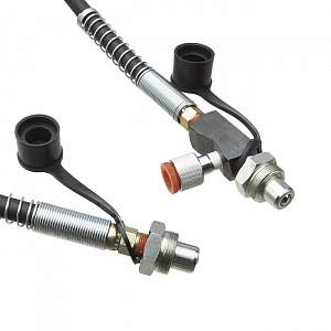 GARWIN INDUSTRIAL 811006-700-0600-K Насос ручной гидравлический 700 бар; 0,6 л; комплект (манометр, рукав 1,5 м, кейс)