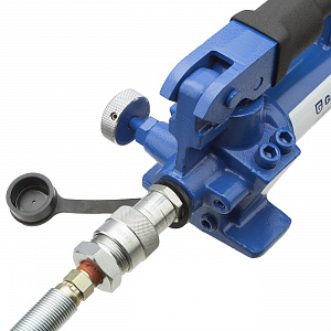 GARWIN INDUSTRIAL 811011-700-0500-K Насос ручной гидравлический с алюминиевым корпусом 700 бар; 0,5 л; комплект (манометр, рукав 1,5 м, кейс)
